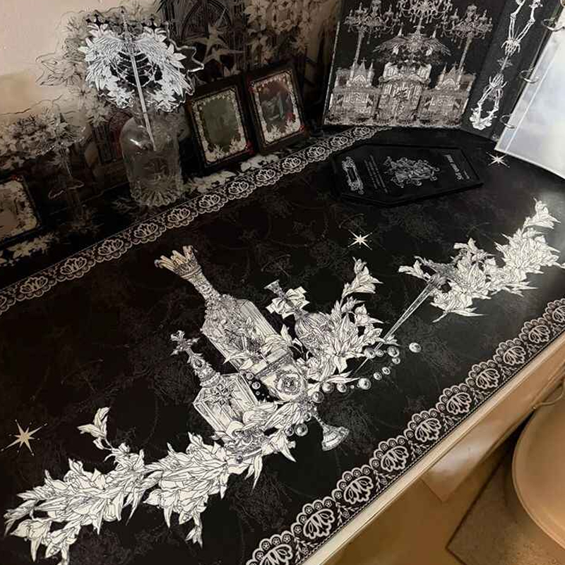 Divine Realm Gothic Building M - đánh giá và giá Desk Setup Dark
