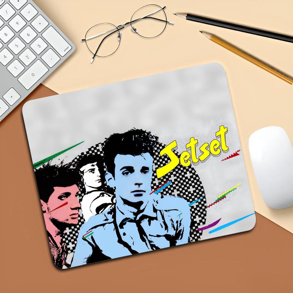 Gustavo Cerati Soda Stereo Mou - đánh giá và giá Desk Setup Anime